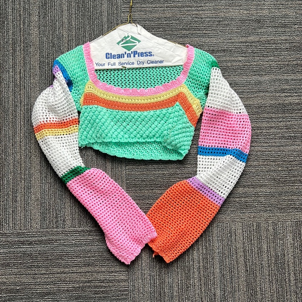 SUPER CUTE cropped knit sweater